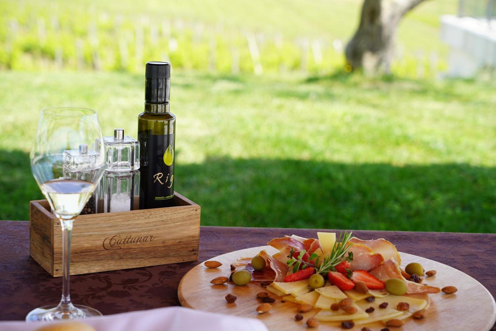 Wine Residence Cattunar Brtonigla Luaran gambar